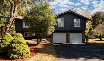 1245 WINAKI Trl, Algonquin, IL 60102