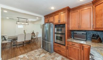 18 Evergreen Dr, Bayonne, NJ 07035