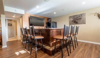 1408 Riverwood Dr, Bismarck, ND 58504