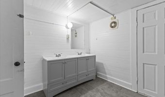 21 Hyde St 2, Burlington, VT 05401