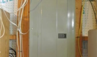 4 Eden Park Dr, Cranston, RI 02910