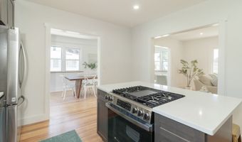 89 Commerce St, Clinton, CT 06413