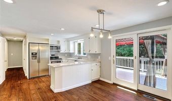 135 Foote St, Barrington, RI 02806