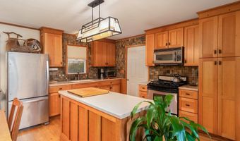 1108 Elm St, Baldwin City, KS 66006