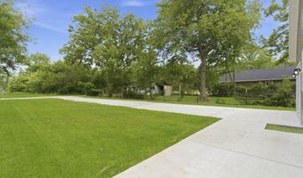 915 S Hudson Ave, Aurora, MO 65605
