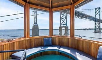7 Old Ferry Rd, Bristol, RI 02809