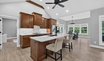803 NE Lakota Dr, Adrian, MO 64720