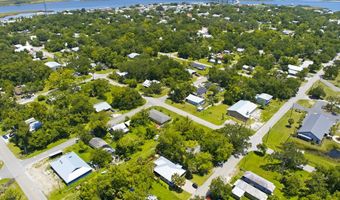 165 10th St, Apalachicola, FL 32320