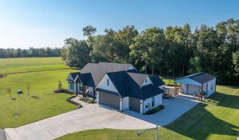 1090 Sandy Ln, Arnaudville, LA 70512