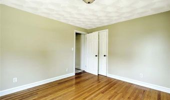 23 Robert Cir, Cranston, RI 02905