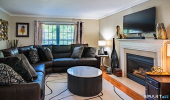 45 Pocono Ln 4, Danbury, CT 06810