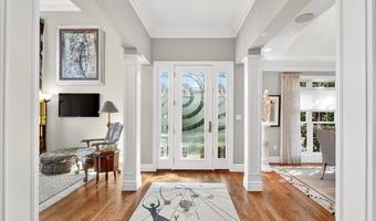 295 Meadowbrook Country Club Est, Ballwin, MO 63011