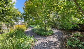 268 Magnolia Trace Dr, Ballwin, MO 63021