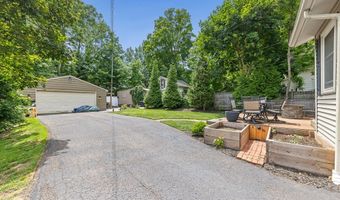 1052 Parkside Dr, Alliance, OH 44601