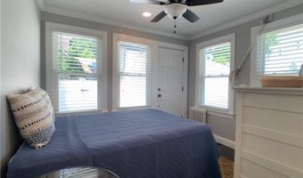 18 Sylvan St, Newport, RI 02840