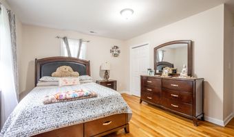 50-52 Knollwood Dr, Bethel, CT 06801