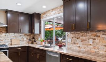 33127 Camelot Dr, Yucaipa, CA 92399