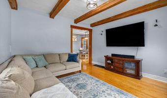 27 Center St, Algonquin, IL 60102