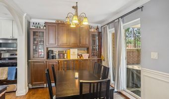 1217 S Old Wilke Rd 101, Arlington Heights, IL 60005
