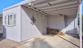 21986 LAUREL Ave, Aurora, OR 97002