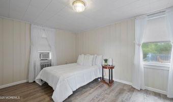 125 Eighth St, Belford, NJ 07718