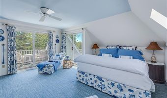 39 Brenton Rd, Newport, RI 02840