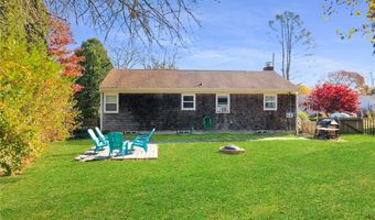 17 Wood Rd, Middletown, RI 02842