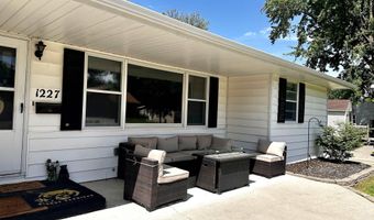 1227 E Linden St, Algona, IA 50511
