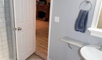 872 Village Brook Ct, Ballwin, MO 63021
