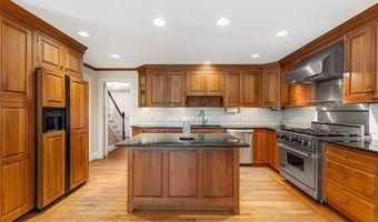 340 Newman Ave, East Providence, RI 02916