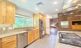 6819 SELKIRK, Bethesda, MD 20817