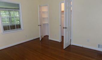 138 S ABINGDON St, Arlington, VA 22204