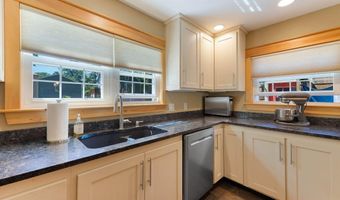 36 Woodlawn Ave, Auburn, ME 04210
