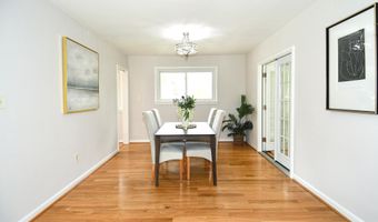 5701 RADNOR Ct, Bethesda, MD 20817