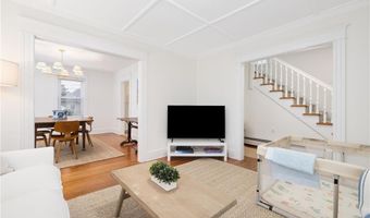 19 County St, Newport, RI 02840