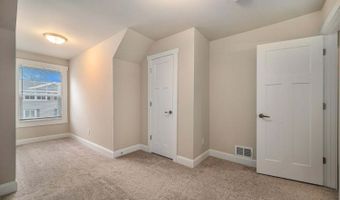 1 Maple Village Ct, Ann Arbor, MI 48103