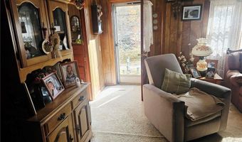 8 Lake Ct, Hopkinton, RI 02804