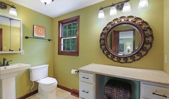 450 Eldridge Rd, Aurora, OH 44202