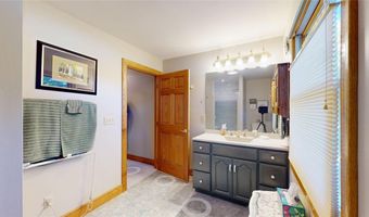 3840 CHAPEL HILL Dr, Erie, PA 16506
