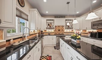 14 White Oak Ln, Aberdeen, NJ 07747