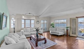 99 Smith St, Bristol, RI 02809