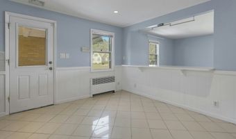 371 Northfield Dr, Bridgeport, CT 06606