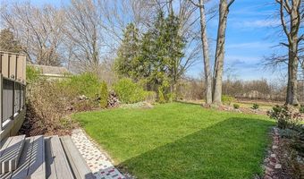 5546 Red Apple Dr, Austintown, OH 44515