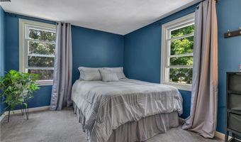 27 Fairway Dr, North Kingstown, RI 02852