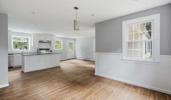 16 Ramblewood Dr, Branford, CT 06405