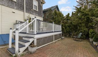 5 Conrad Ct, Newport, RI 02840
