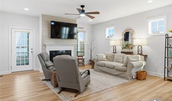 124 Axton Ln, Ashland, VA 23005