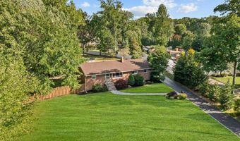 687 Hopping Rd, Belford, NJ 07718