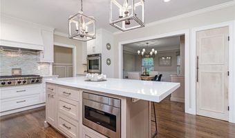 36 Beauchamp Dr, North Kingstown, RI 02874