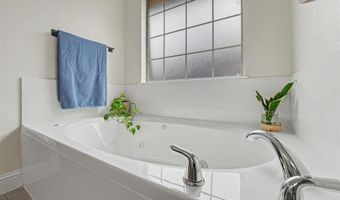 808 Sheryl Ln, Altus, OK 73521